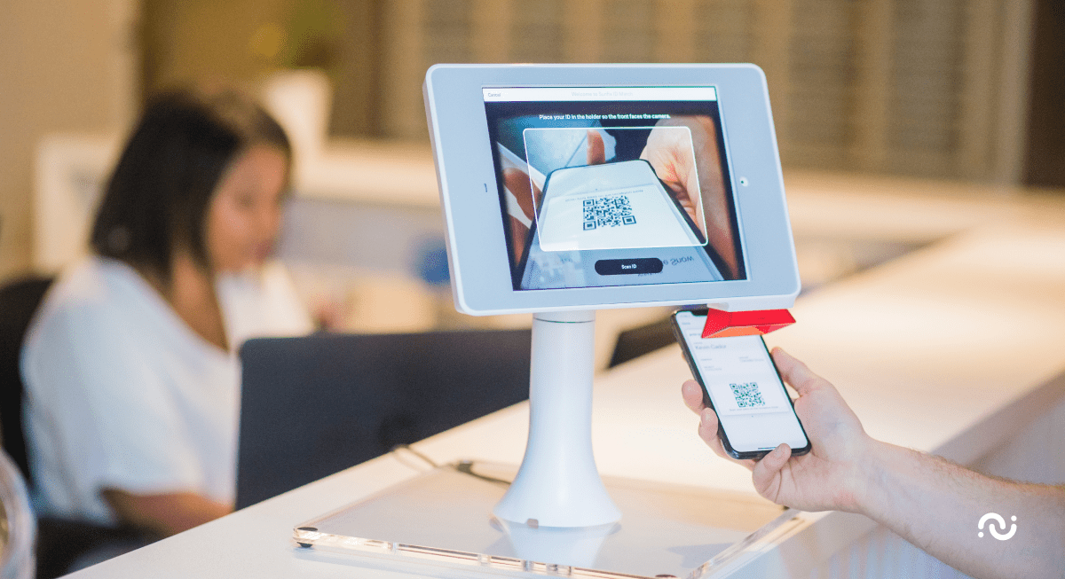 Examples of excellent front desk receptionist etiquette