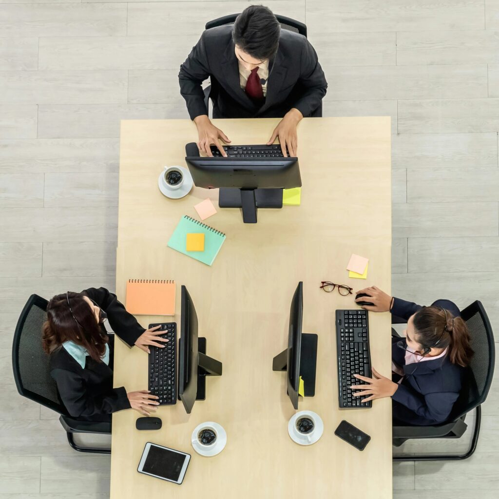 Cropped image 2 booking. Com chatbot es